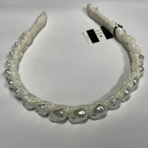 Womens Graduated Baroque Pearly Skinny Headband White